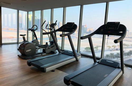 Al Hoora Apartment | Sea view flat with gym and pool