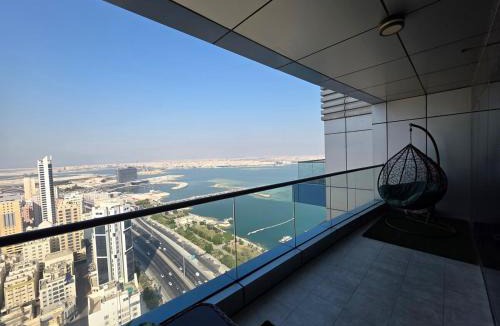 Al Hoora Apartment | Sea view flat with gym and pool