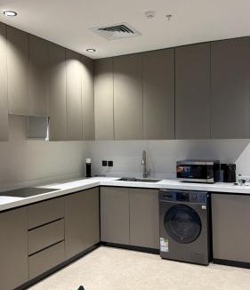 Al Khobar Apartment | 2BR sea view75TV Self Check in Cinem