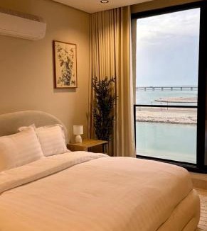 Al Khobar Apartment | 2BR sea view75TV Self Check in Cinem