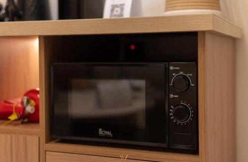 Al-Rawdah Apartment | Velora Living Palm Suite 70 Smart TV