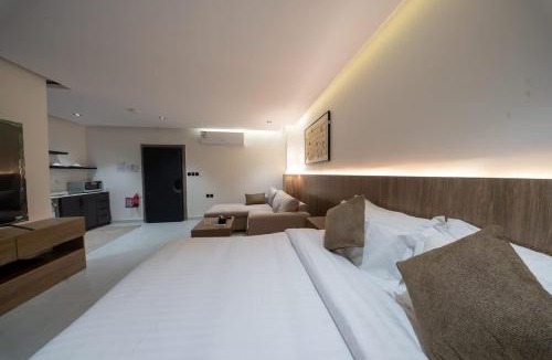 Ghirnatah House | N9 Modern studio w 85 TV & smart check-in