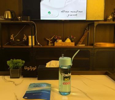 Dammam Apartment | تيوليب للشقق الفندقية - غرفة و صالة و مطبخ و حمام