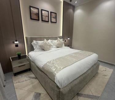 Al Izdihar Apartment | Jacuzzi Retreat Spacious & Patio
