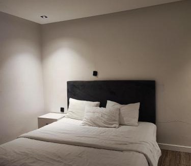 Al Izdihar Apartment | غرفة وصاله فندقيه فاخره