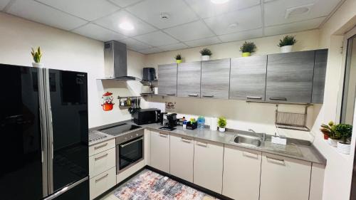 Manama Apartment | Luxury 2 Bedrooms Apartment Partial Sea View 121-Juffair