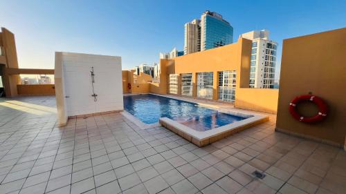 Manama Apartment | Luxury 2 Bedrooms Apartment Partial Sea View 121-Juffair