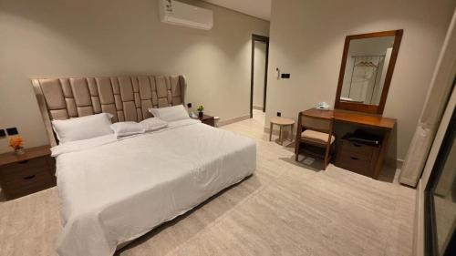 Dammam Apartment | شقة بصالة وخمس غرف نوم بالقرب من المدينة العالمية