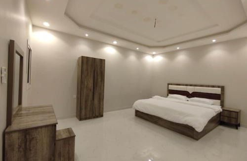 Al Kura Apartment | شقة فاخرة بغرفة نوم ودورة مياه j13