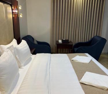 Al Bawadi Hotel | الياس التميز للشقق المخدومة البوادي