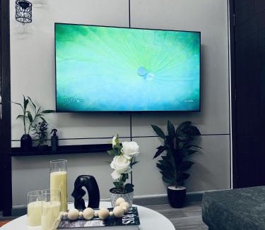 Hera Street Apartment | Modern Apartment 2