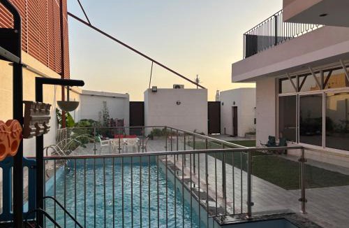 Dhahban Ski Chalet | شاليه واستراحة ورد جدة