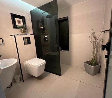 Al Jubail Apartment | Enjoy a quiet stay with a high view and complete privacy