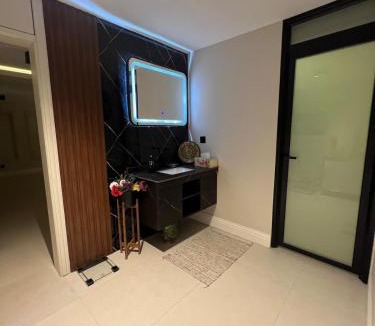 Al Jubail Apartment | Enjoy a quiet stay with a high view and complete privacy