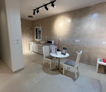Al Kura Apartment | شقة متكاملة بجوار ملعب الجوهرة