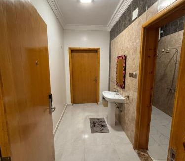 Sarat Abidah Apartment | شقق الورود المخدومة