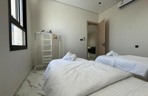 Al Malaz Apartment | شقة خاصة 3 غرف نوم بمدخلين بنفس الدور b5