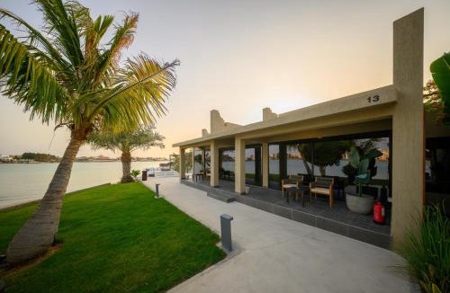 Durrat Al-Arous Resort | Shades Beach Club