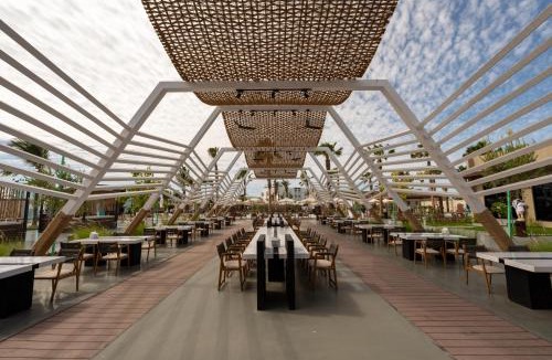 Durrat Al-Arous Resort | Shades Beach Club