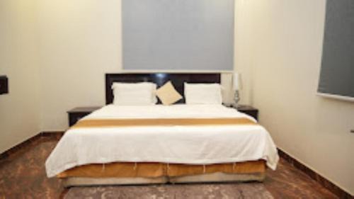 Ghirnatah Hotel | هذه ليلتي الرياض - ابو جعفر المنصور