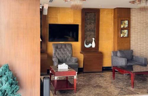 Al Hamra Hotel | Quiet Rooms 12 Serviced Apartments