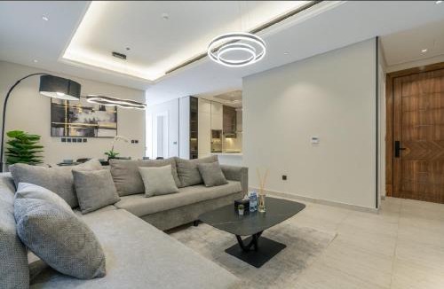 Riyadh Apartment | شقة بتصميم انيق مقابل الافنيوز d11