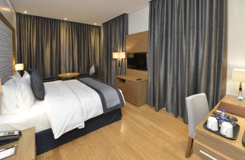 Manama Hotel | Ramada Resort by Wyndham Manama Seef