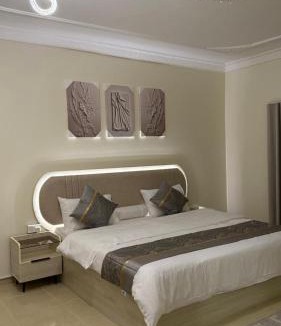 Hera Street Apartment | HomeStay