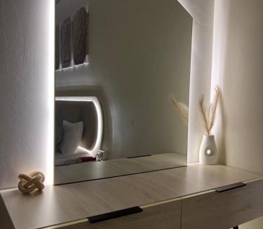 Hera Street Apartment | HomeStay