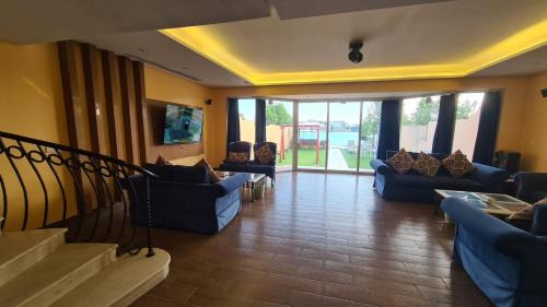 Durrat Al-Arous Villa | درة العروس فيلا بلويتش الازرق
