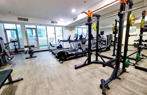 Juffair Hotel | Aspire Tower # Elegant Classic 1Br with Pool and Gym