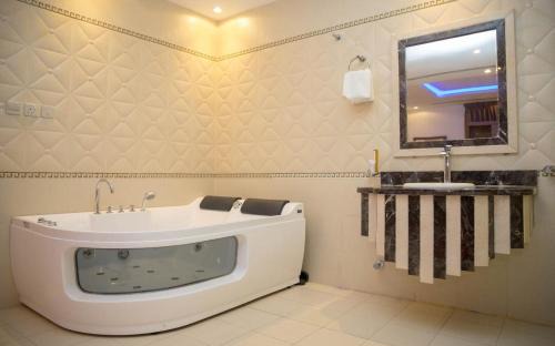 Al Hamra Apartment | توارن للشقق المخدومة الاقتصادية