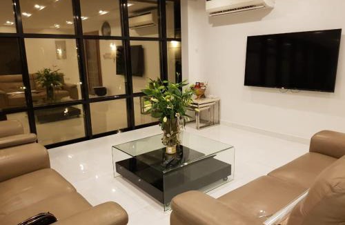Unaizah Villa | Villa Le Porto
