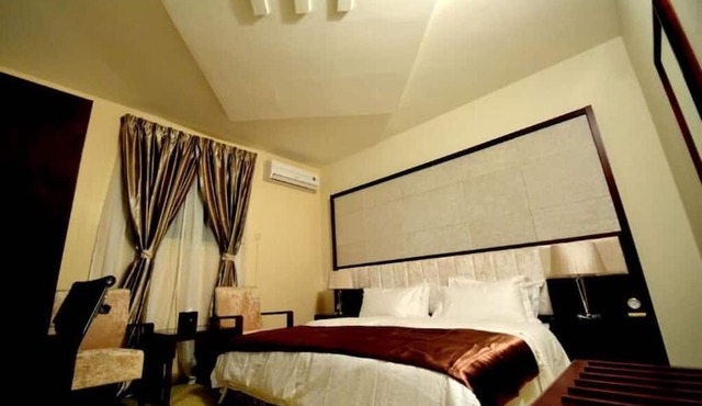 Al Ebraiz Palace Serviced Apartments