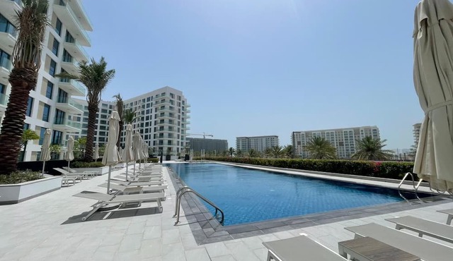Stylish Studio Apartment with Kitchen, TV Lounge & Dining Space in Muḥāfaẓat al-Muḥarraq
