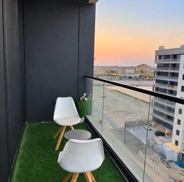 شقة راقية مجهزة بالكامل في الطابق الثامن in Al Khobar