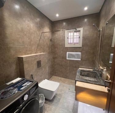 luxury rooftop The Grand Majlis 4Bedrooms 2Living rooms 3kitchen Huge Rooftop Bar Outdoors Tent دار الفخامة المجلس الكبير للعائلات الكبيره in Jeddah