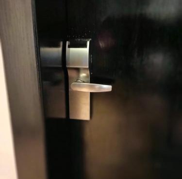 غرفة فندقية دخول ذاتي