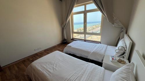 سمكه بيتش 4 غرف اطلاله بحر عوائل واعمال