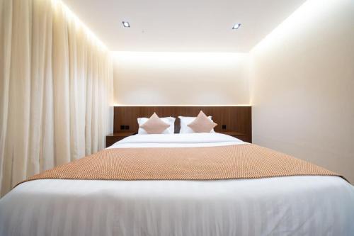 N30 Modern spacious studio with a relaxing lounge in Riyadh