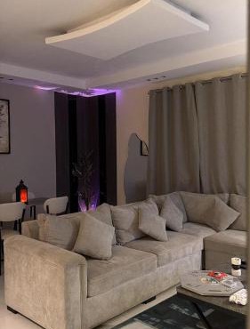 شقة فاخره غرفه وصاله واسعه طاولة طعام in Al Khobar