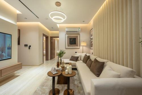 Velora Living Royal 2BR Apartment 70 TV