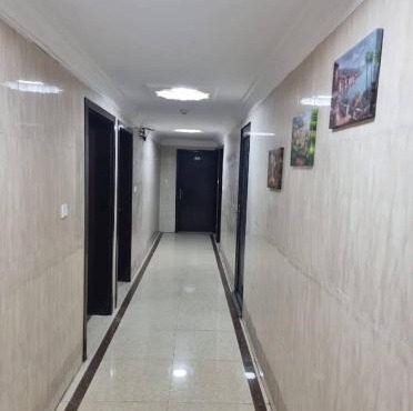 اسطورة نرجسية للشقق المخدومة