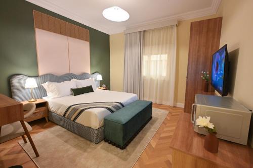 The Boutique - Mid-Century Apartments by Dayf