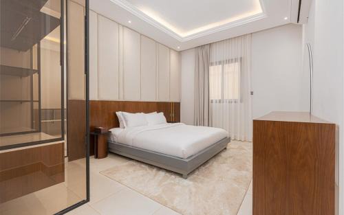 Stylish AlQirawan Retreat with Smart TV, WiFi in Riyadh