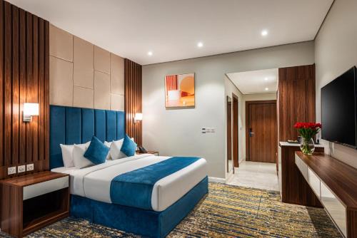Al Qasr Corniche