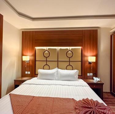 فندق وست لاند West Land Hotel