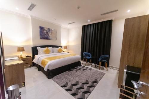 The Gate Hotel and Apartments