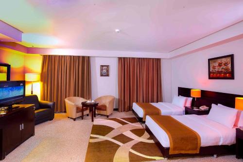 Monroe Hotel & Suites